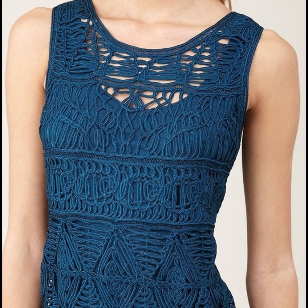 🎉HP🎊Silk Crocheted Shift Dress frm CLUNY. Size S - Picture 4 of 4